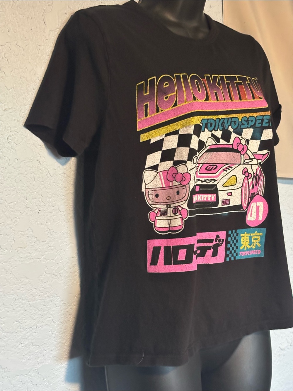 Sanrio Hello Kitty Short Sleeve Tee in Black size small great condition